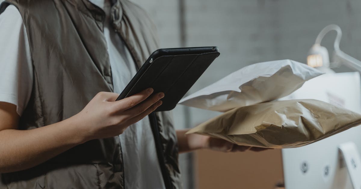 Pessoas utilizando ferramentas online para melhorar comunicação digital