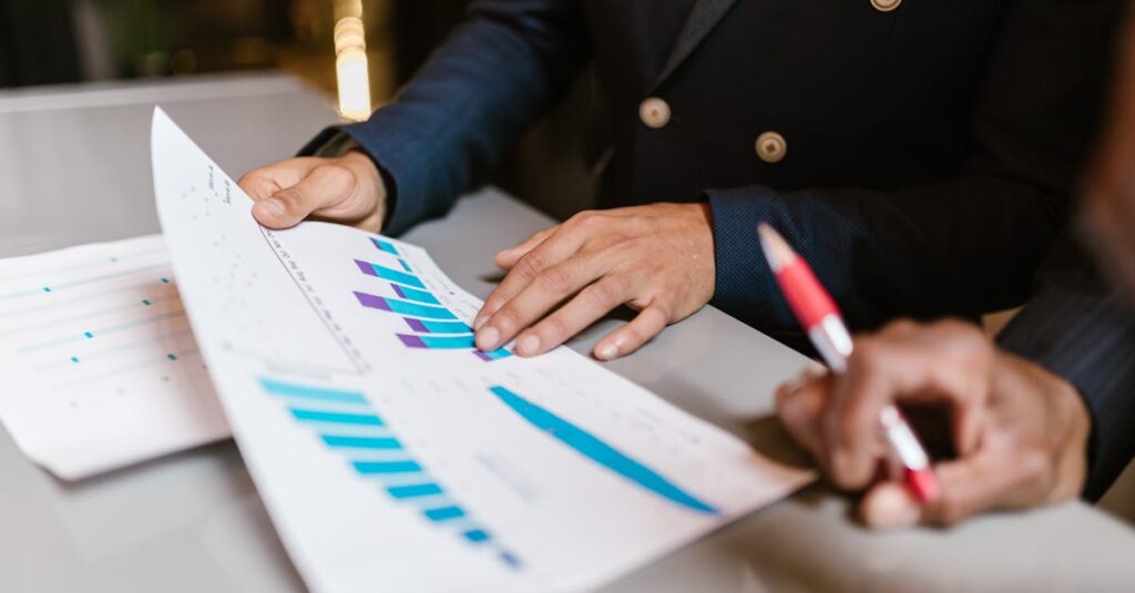 Tela de um painel com gráficos e métricas do TikTok Analytics
