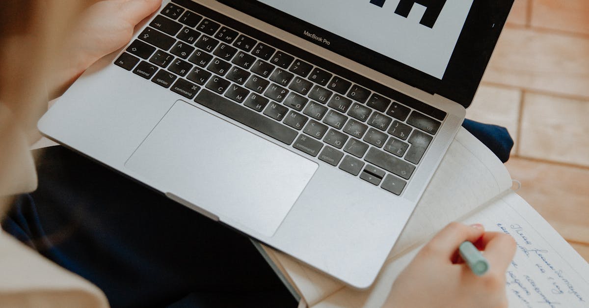 Sessão de coaching online com dicas estratégicas para superar desafios no TikTok