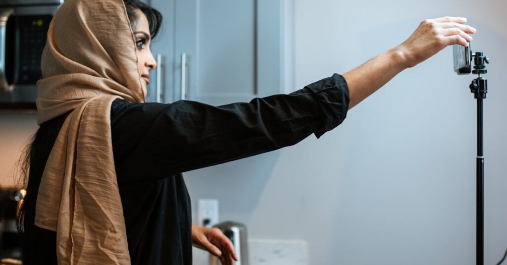 Influenciador digital usando inteligência artificial para aumentar engajamento no Instagram