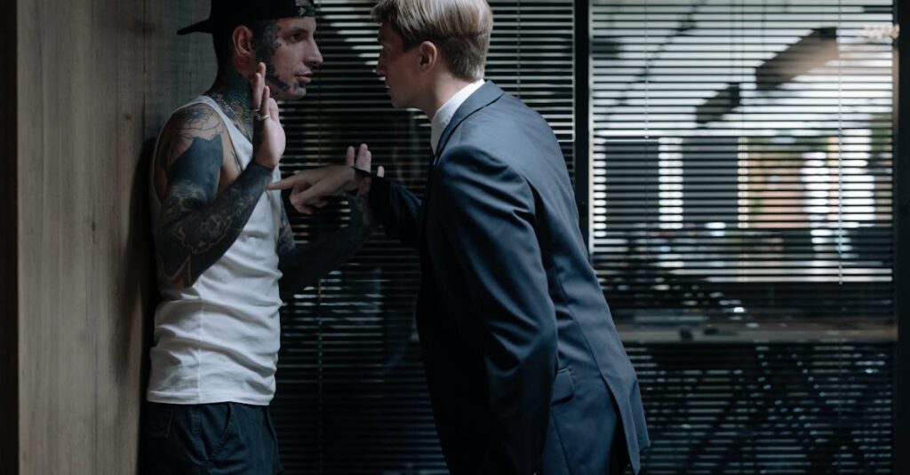 Pessoa analisando dados para identificar engajamento falso nas redes sociais