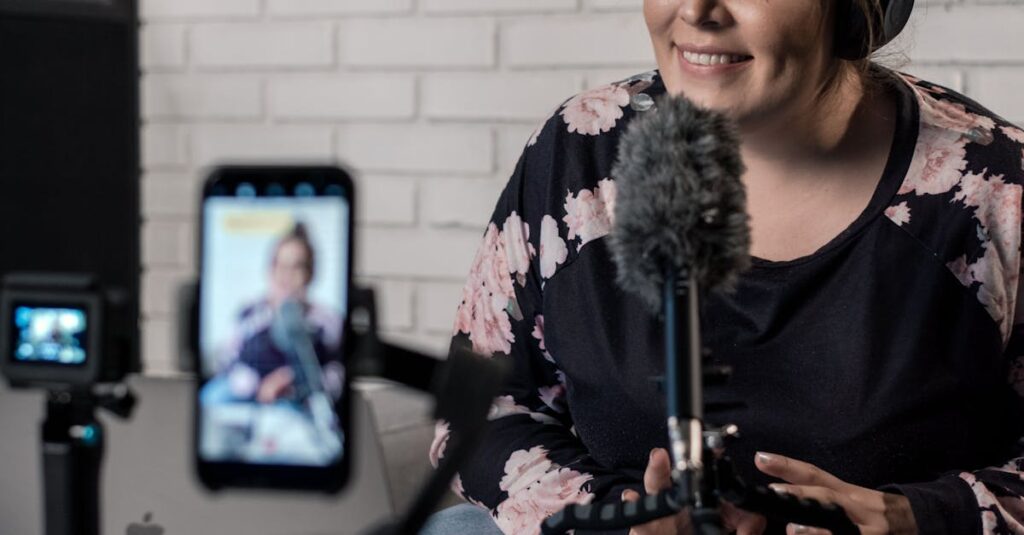 Pessoa transmitindo ao vivo com reações do público nas redes sociais